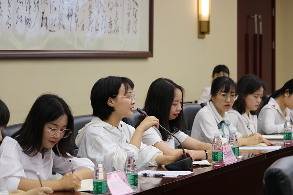 学生发言2.JPG 学生发言2.JPG
