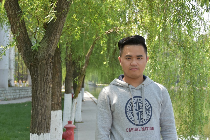 旅游与经济管理学院 冯伟照片.jpg 旅游与经济管理学院 冯伟照片.jpg