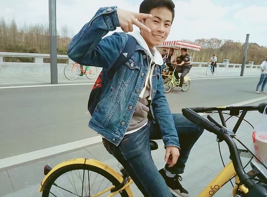 杨奔.jpg 杨奔.jpg