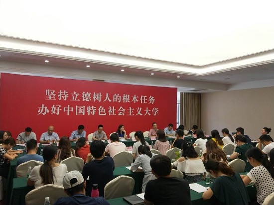 新闻-2018届家庭经济困难毕业生座谈会2.jpg